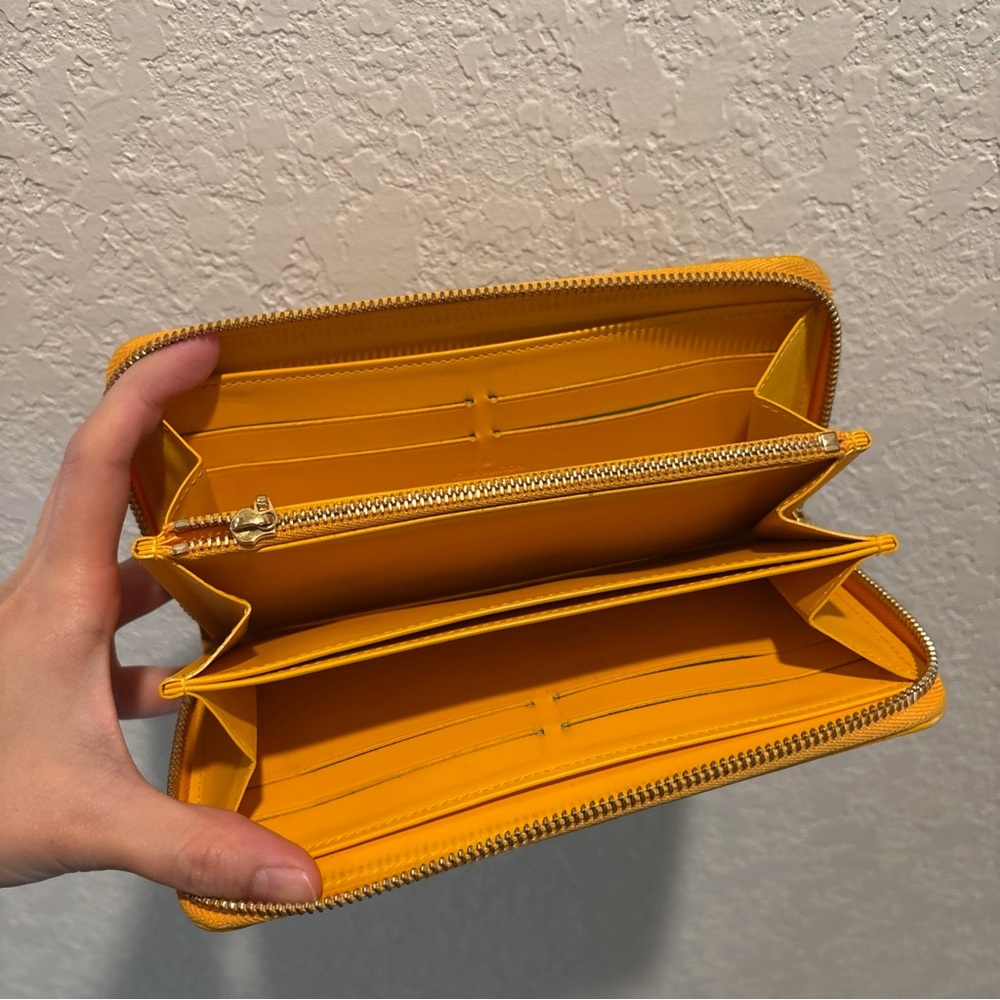 Louis Vuitton Continental Vernis
Yellow Zip Wallet - Picture 3 of 16